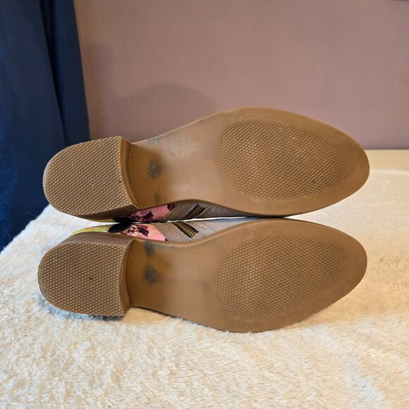 Inkkas Savannah booties US 10 EU 41 gently used floral and suede - Picture 3 of 6